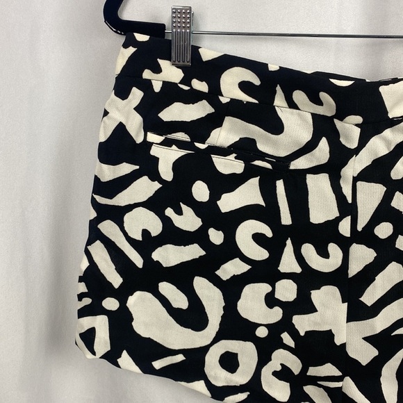 Urban Outfitters Alice + UO Black and White Eilis Geo Print Shorts - Size 10 - Picture 8 of 11